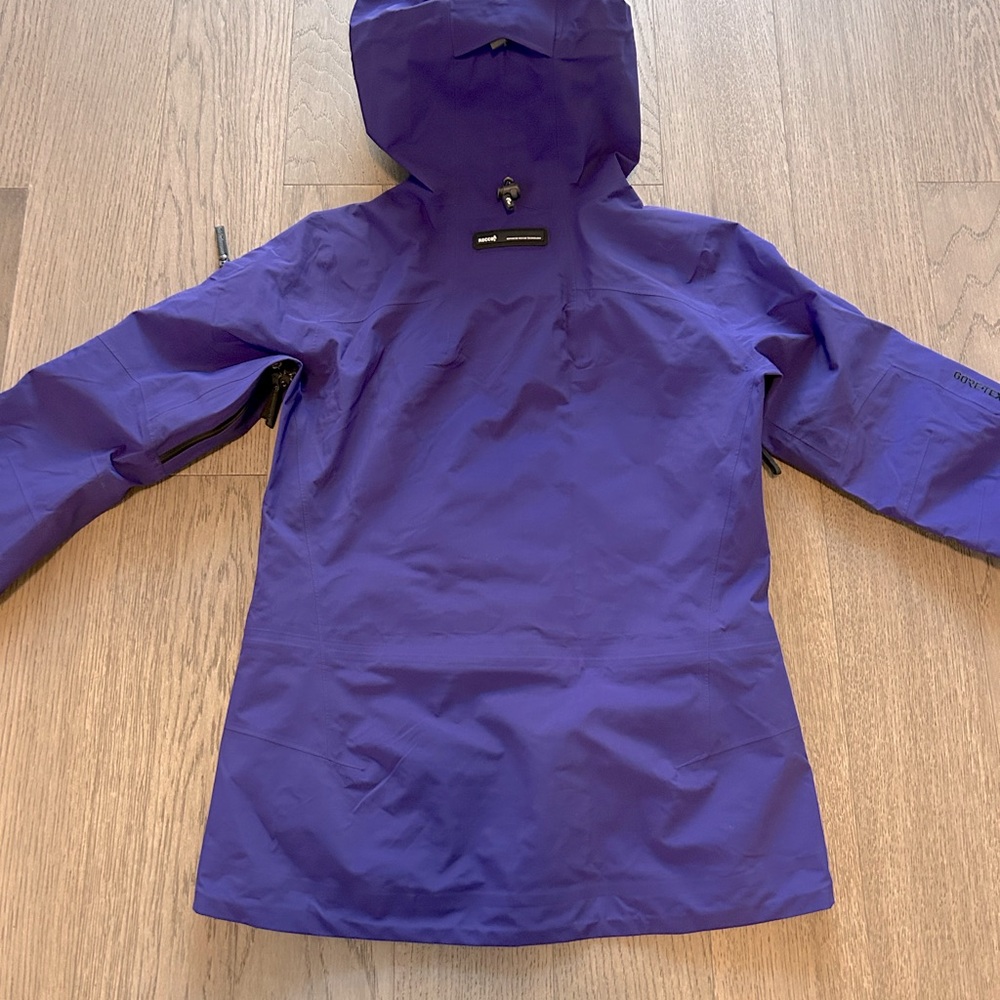 Peak Performance ski jacket - Picture 2 of 5